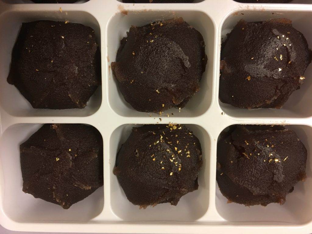 金箔入りあんころ餅 | 石川県金沢市のお土産 | 金沢インフォグラフィックス